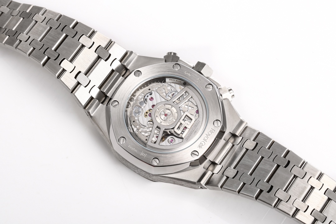 The new 26240 chronograph in the Audemars Piguet Royal Oak series