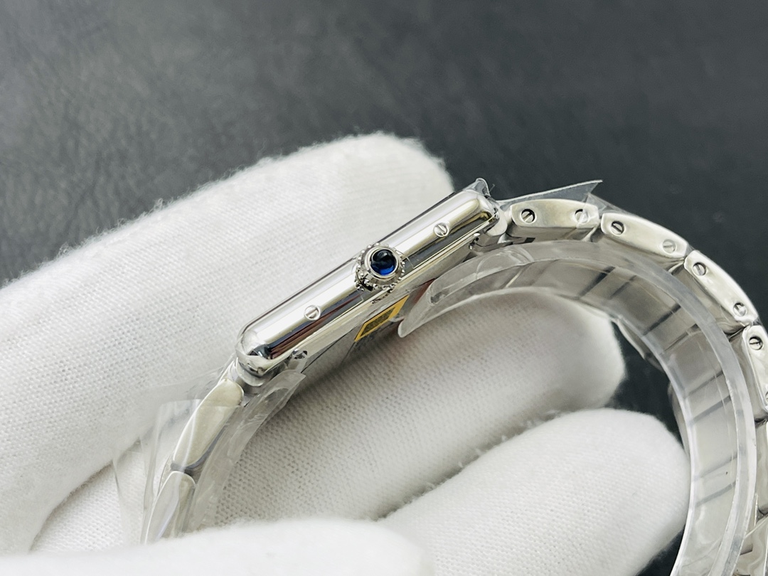 Cartier tank must de means that you must have a piece of Cartier.