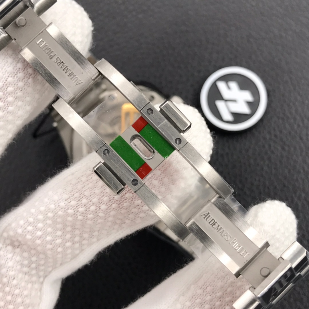 Audemars Piguet Royal Oak 15500V2 version