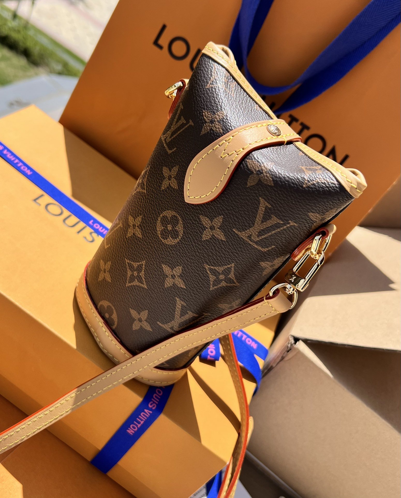 LV163768 bag