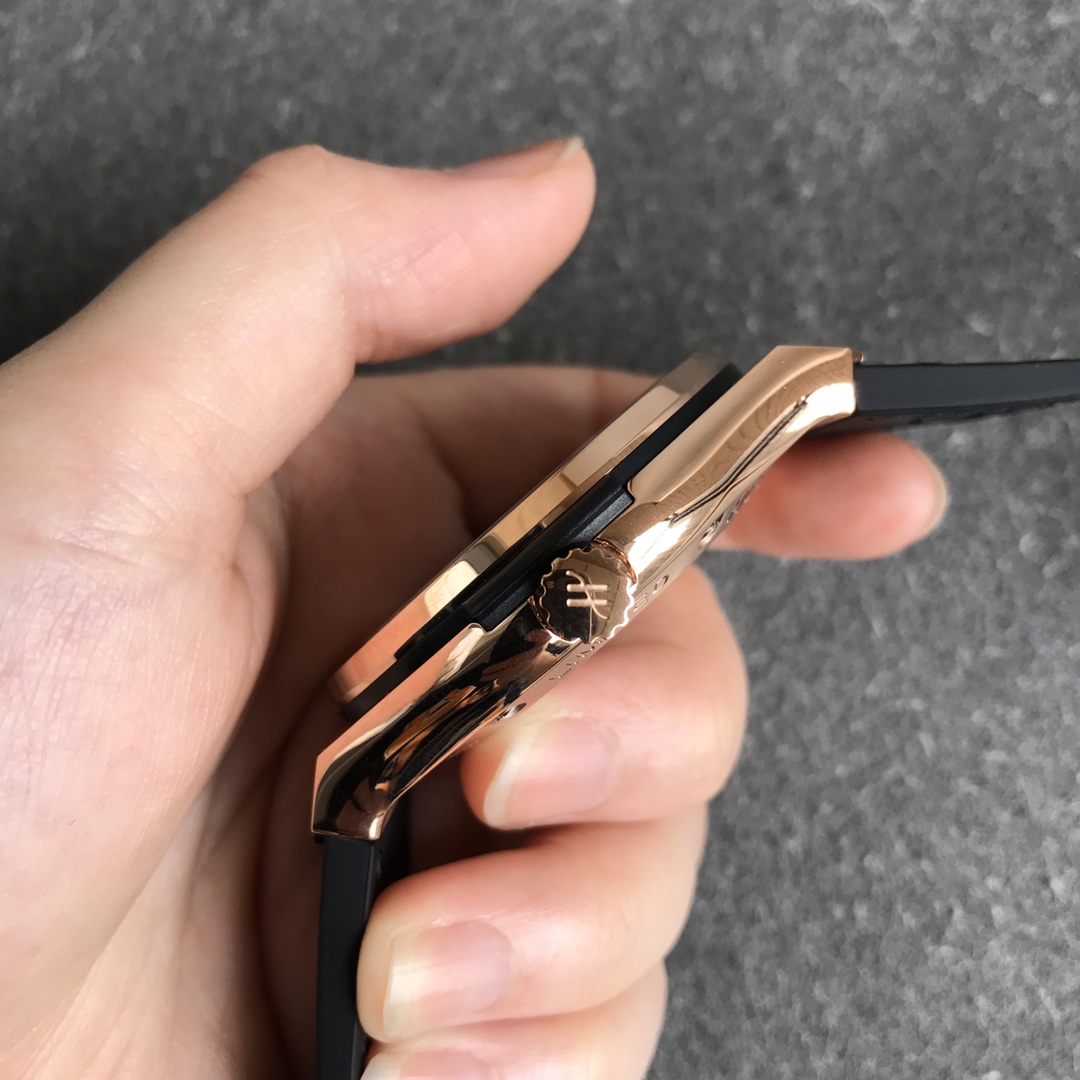 Hublot (CLASSIC FUSION) series tourbillon alone creates the thinnest tourbillon 19886 watch