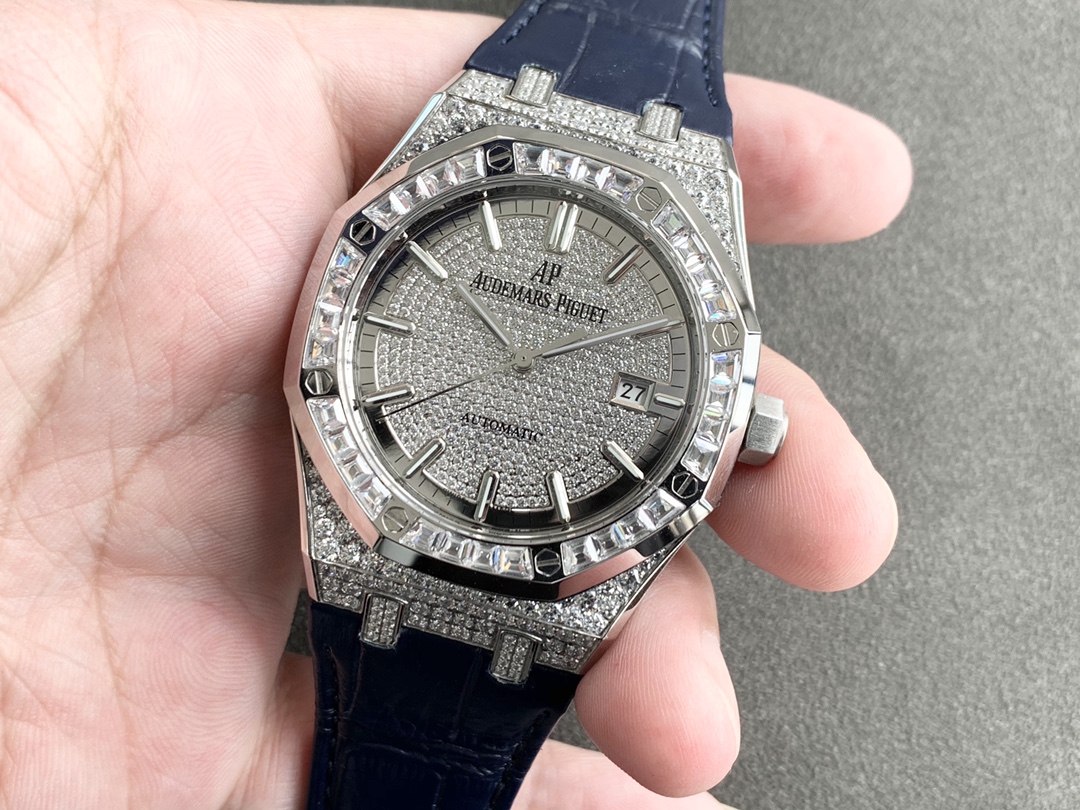 Audemars Piguet Royal Oak series 15402OR.ZZ.D003CR.01 Gypsophila watch