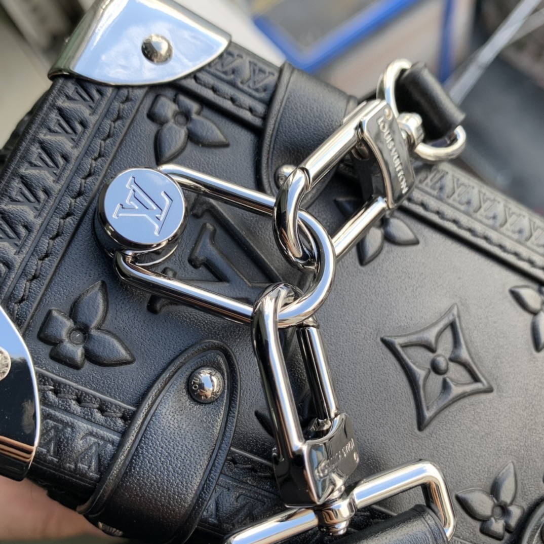 LV M21709 bag