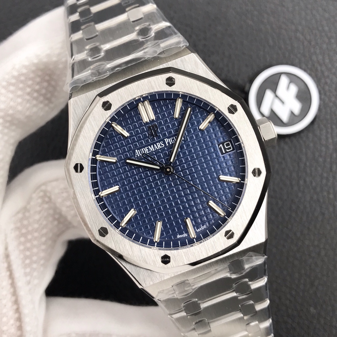 Audemars Piguet Royal Oak 15500V2 version