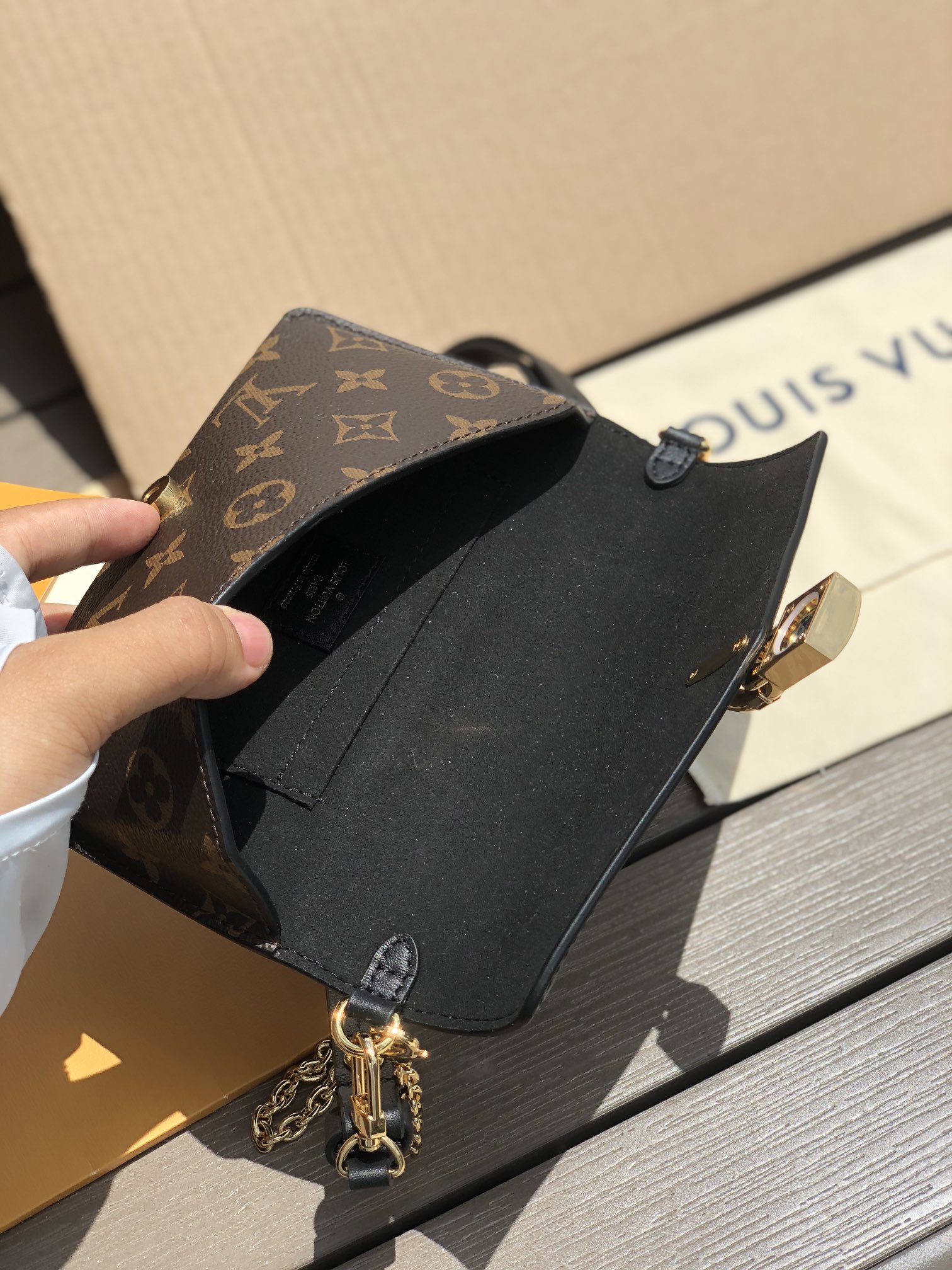 LV164593 bag