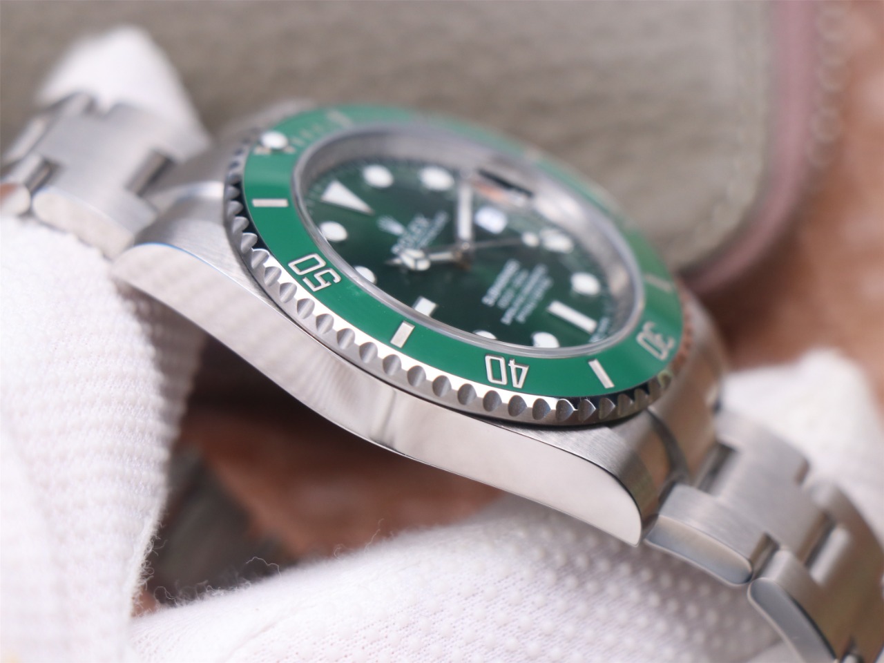 The bezel of the Rolex Submariner V11 version of the Green Water Ghost 116610LV