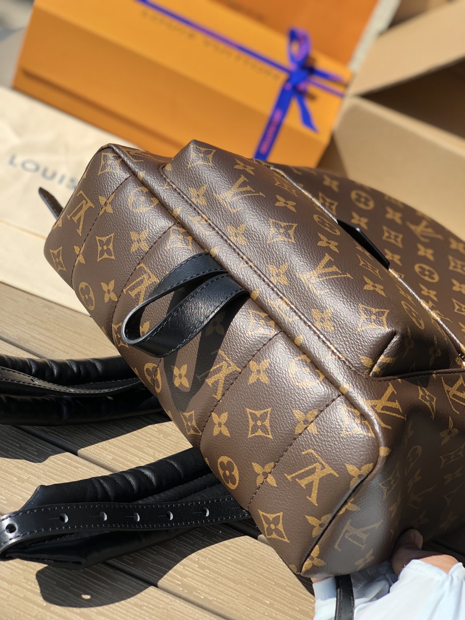 LV164219 travel bag
