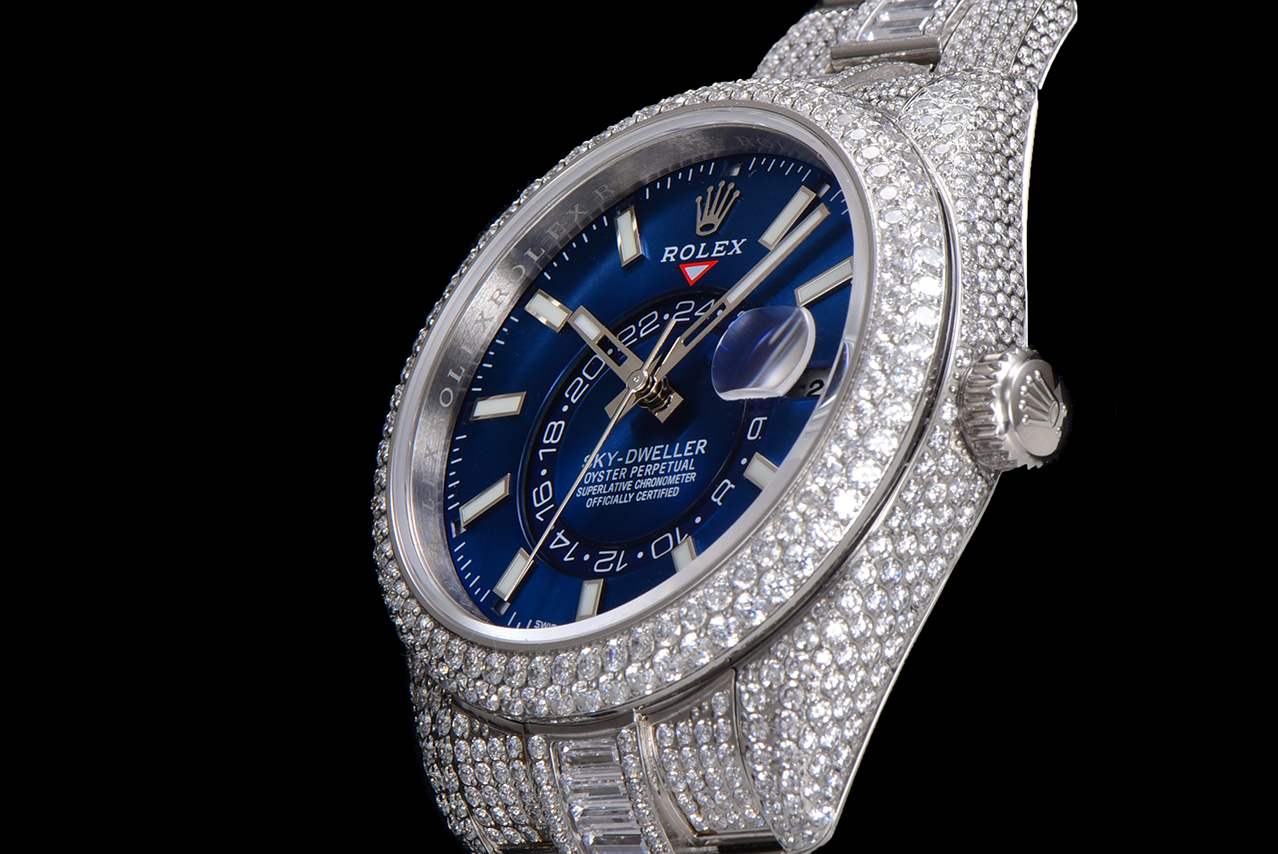 The Rolex Sky-Dweller. Sky-Dweller customized version shines655981