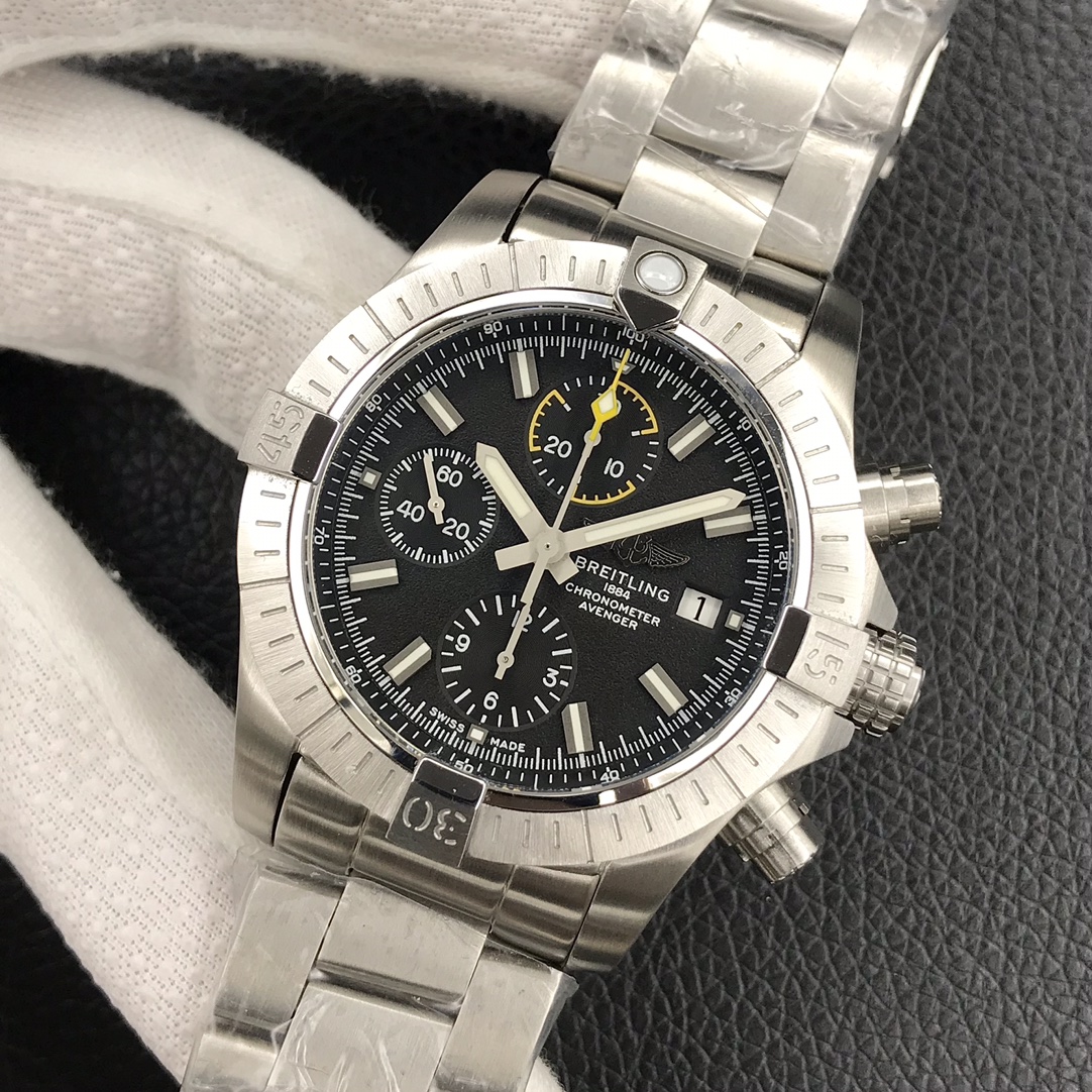 Breitling Avenger Chronograph 43