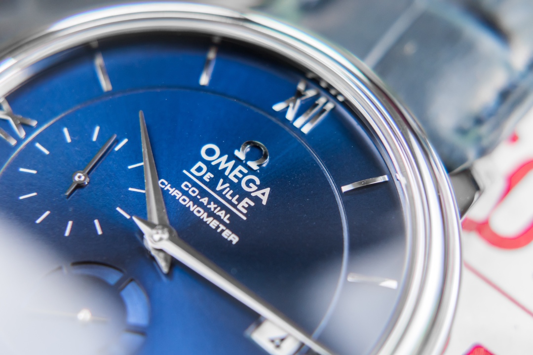 Omega Kinetic Die Fei is equipped with 2824