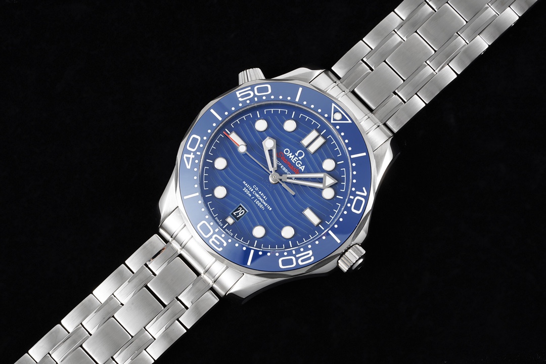 Omega SEAMASTER Seamaster Planet Ocean 210.30.42.20.01.001