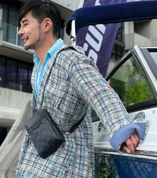 LV164426 men's bag style