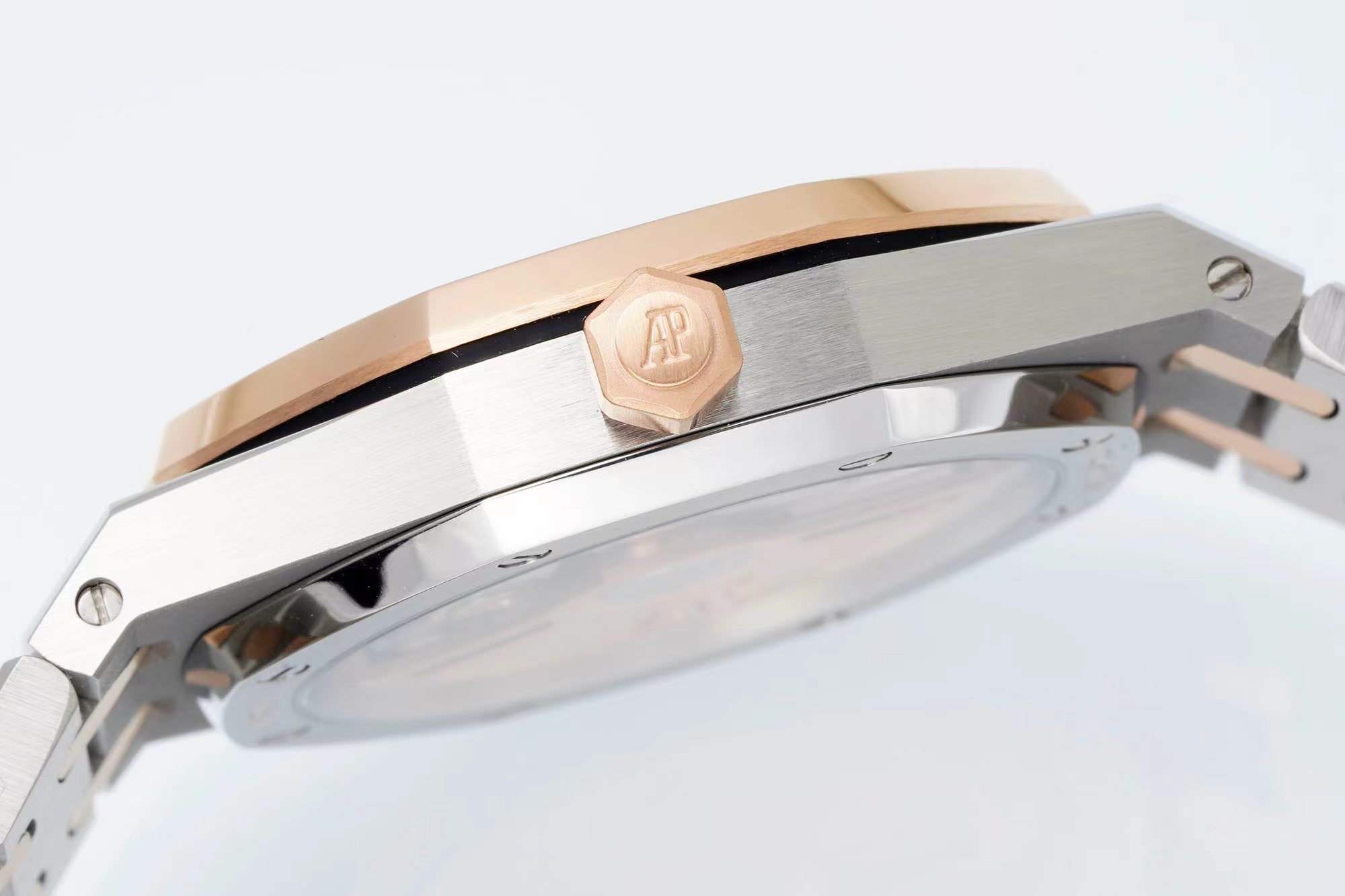 Audemars Piguet's 34mm diameter Royal Oak series self-winding watch