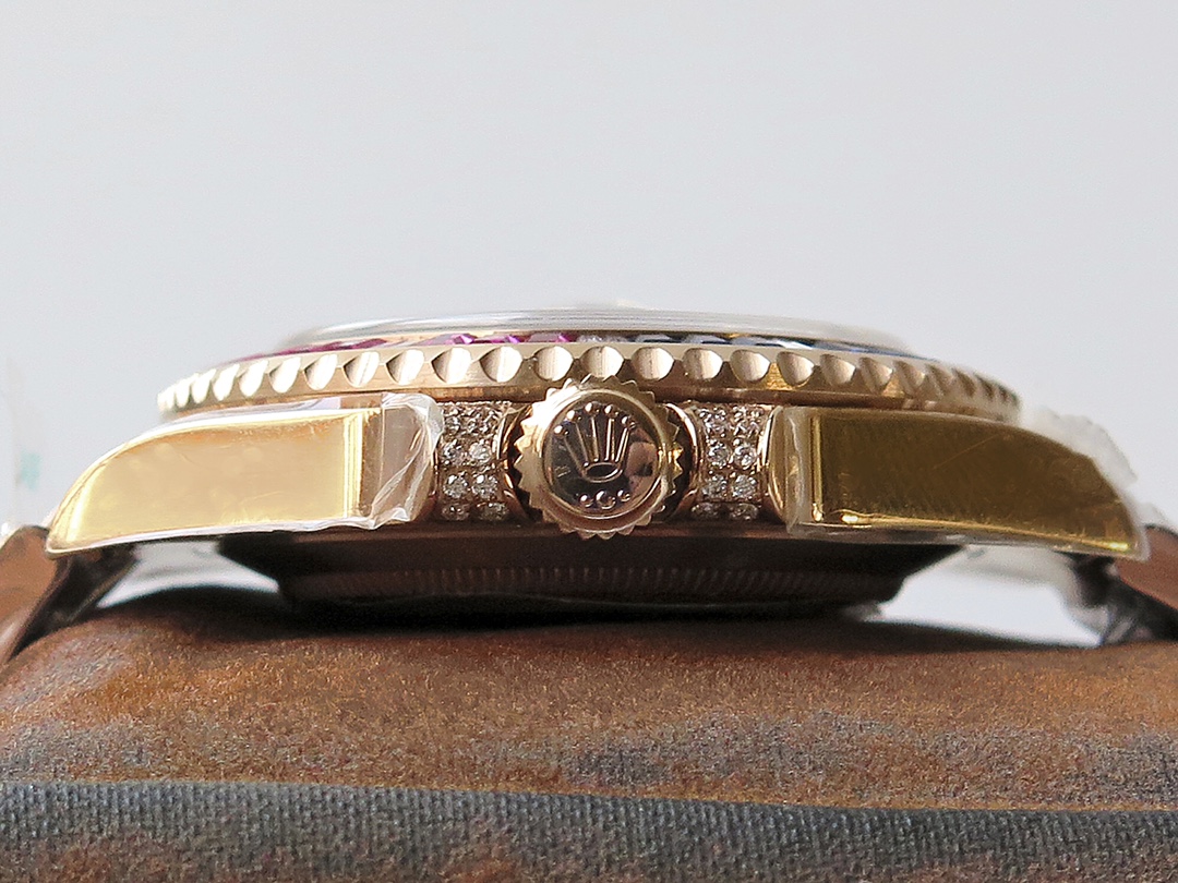 Rolex GMT-Master II Diamond Custom Edition 116761-SARU