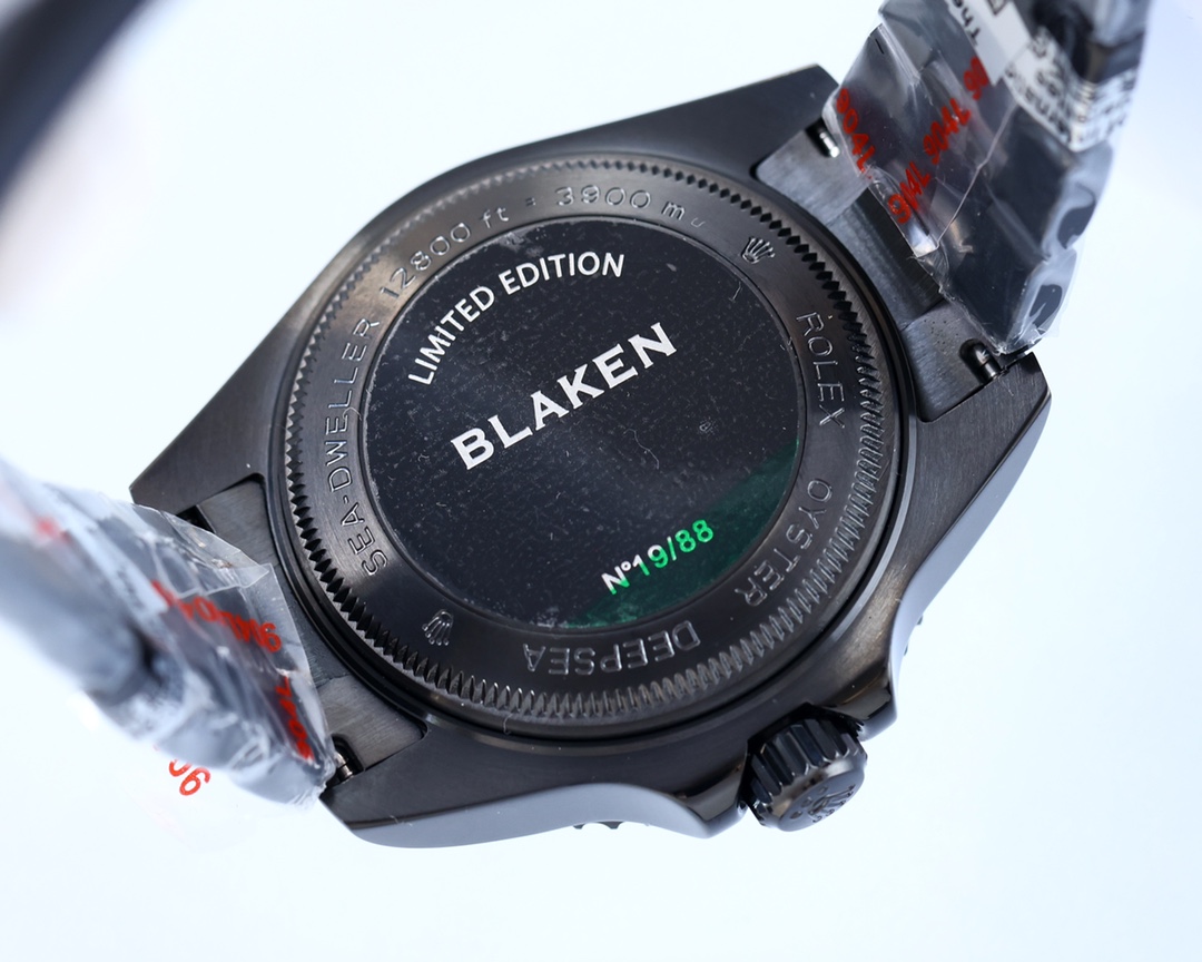 The Supreme Ghost King dares to try and create a new trend - 44mm diameter! !