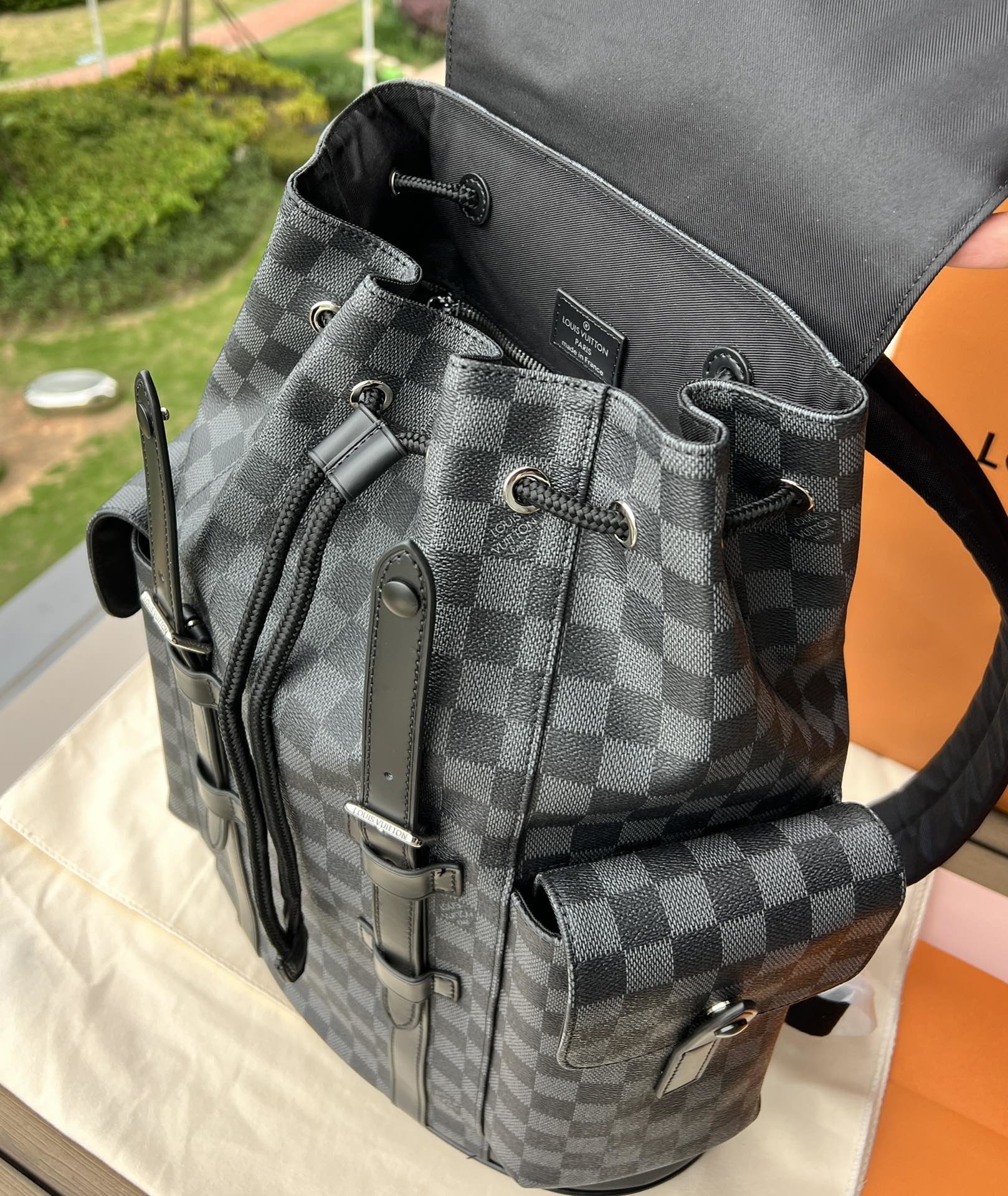 LV164236 travel bag