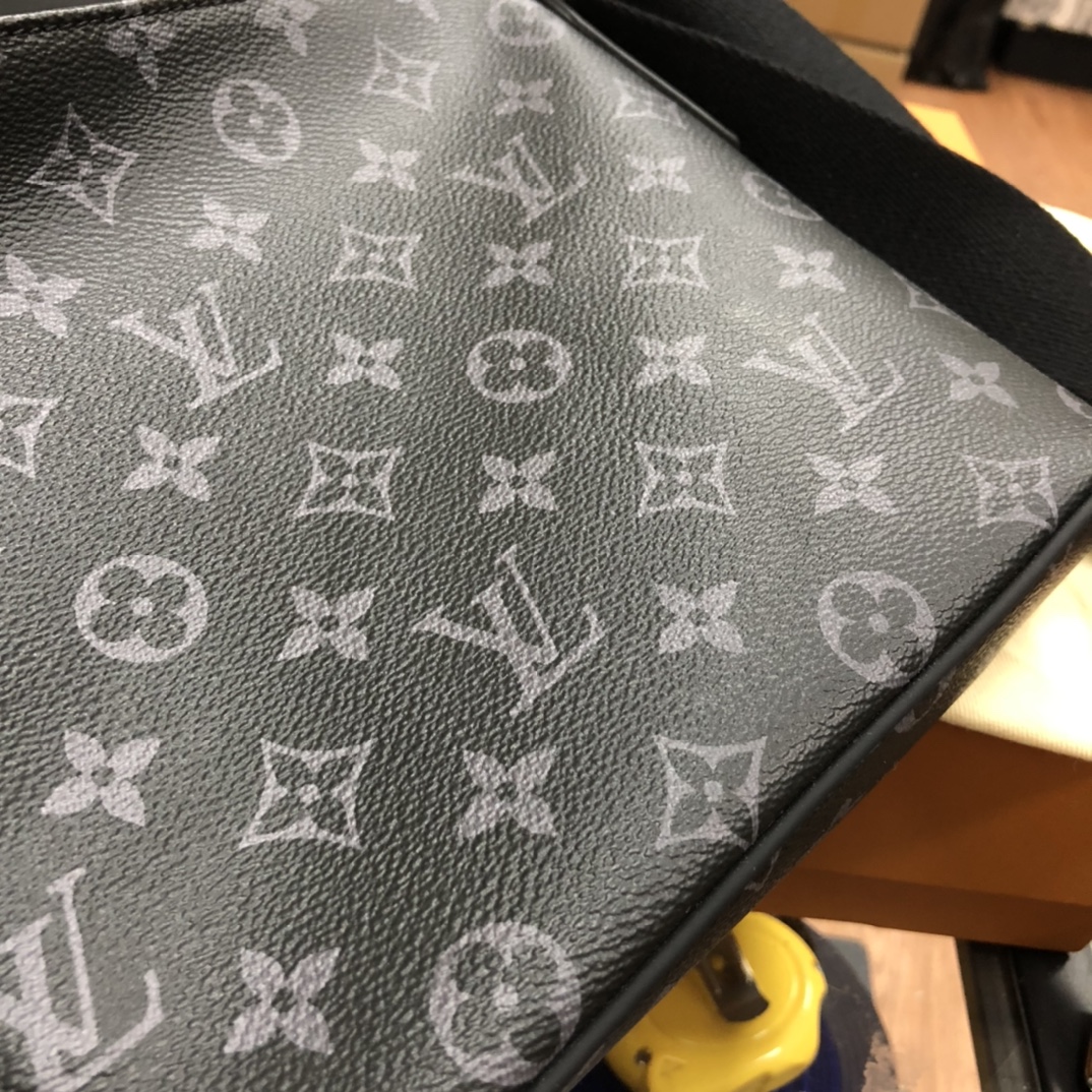 LV164515 men's satchel