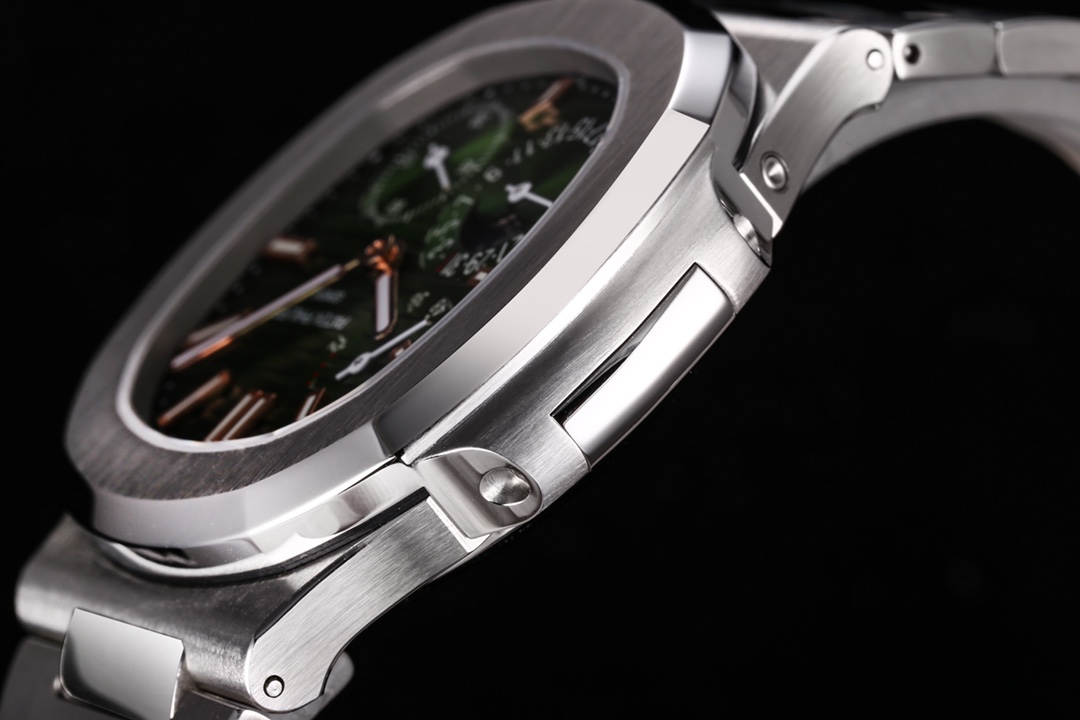 Patek Philippe Nautilus 5712/1A-001 multi-function watch