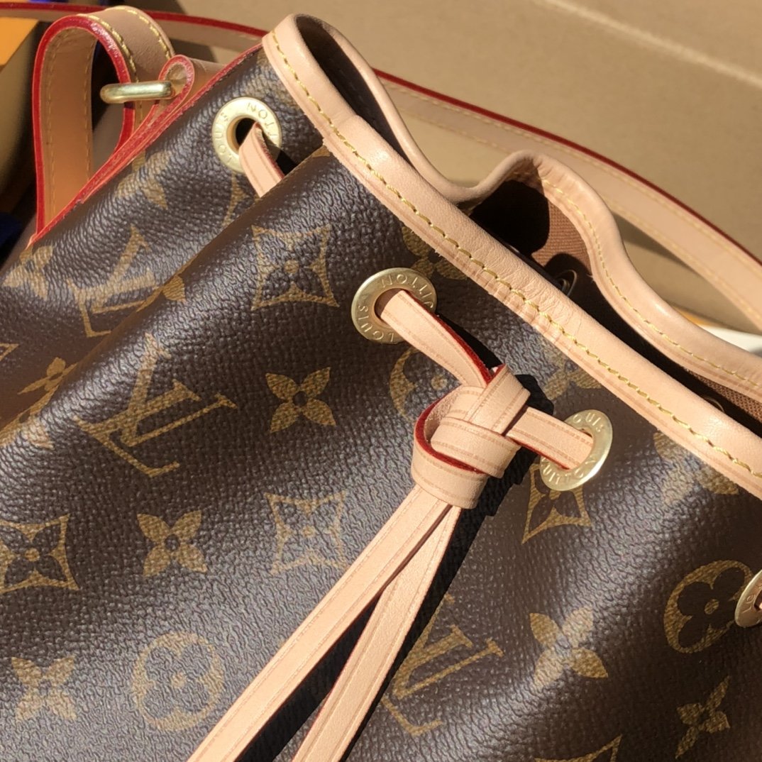 LV 163972 bag
