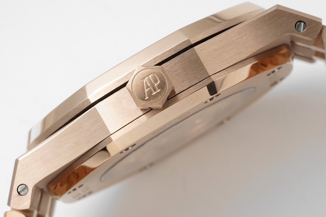 Audemars Piguet Royal Oak 15400V2