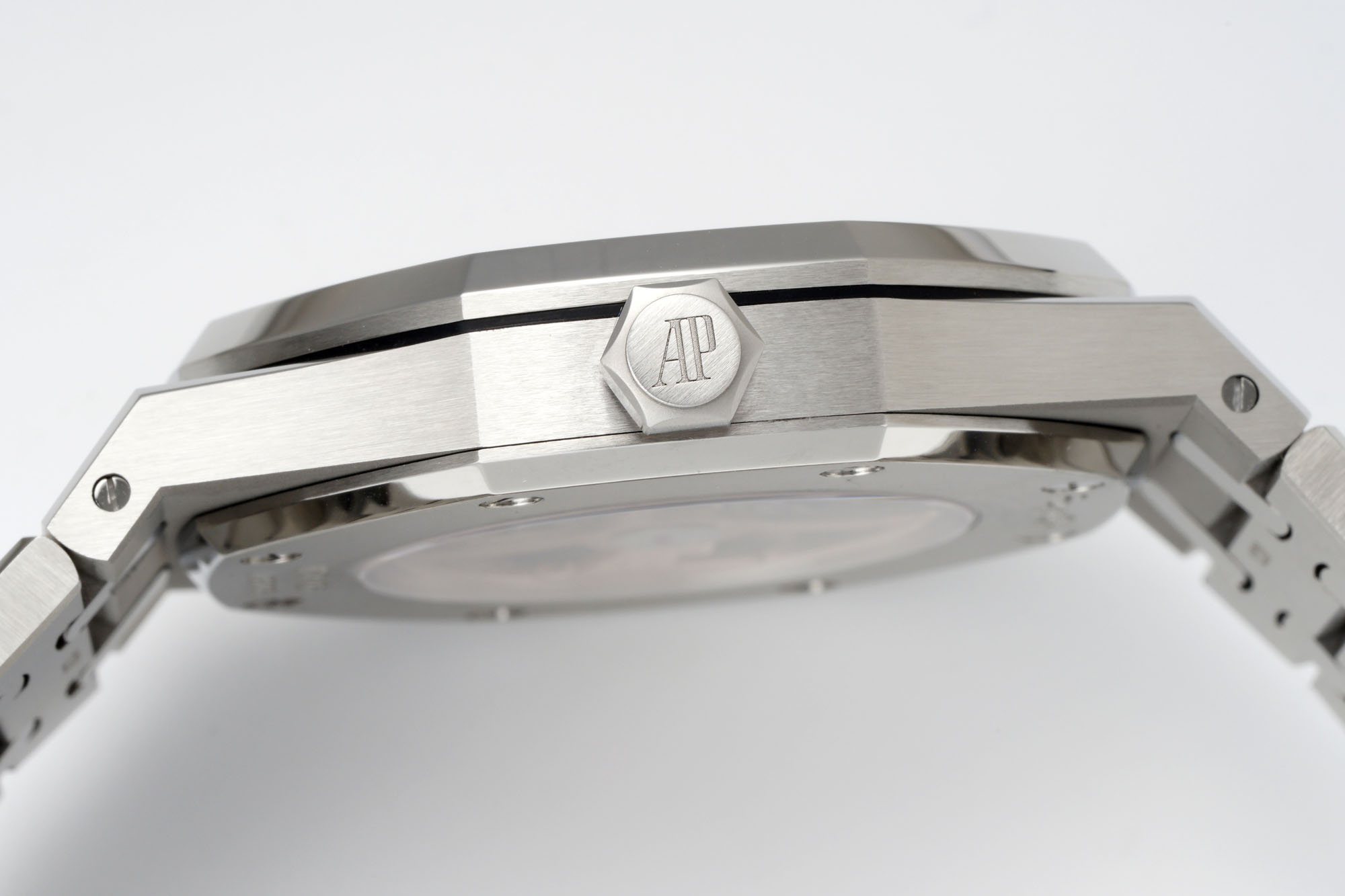 Audemars Piguet Royal Oak Offshore 15407ST.OO.1220ST.01 men's mechanical watch