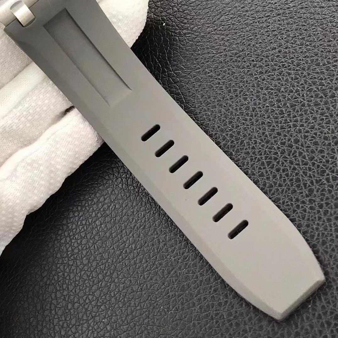 Audemars Piguet diving watch - new Audemars Piguet 15720! Watch size 42mmX14.2!