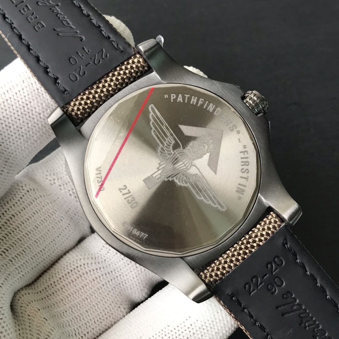 Breitling Avenger Blackbird🐧set with black diamonds original titanium case