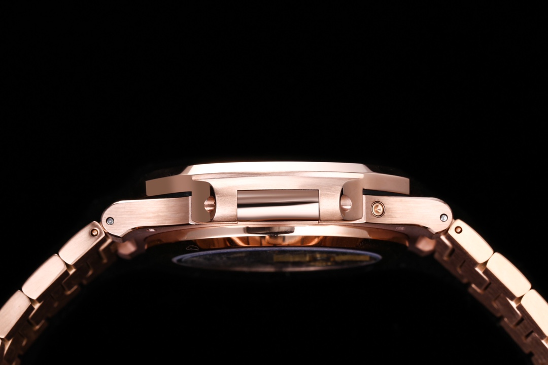 Patek Philippe Nautilus 5712/1A-001 multi-function watch c