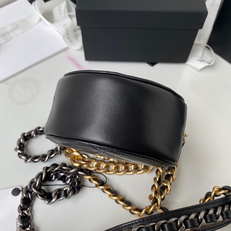 Chanel AP0945 bag