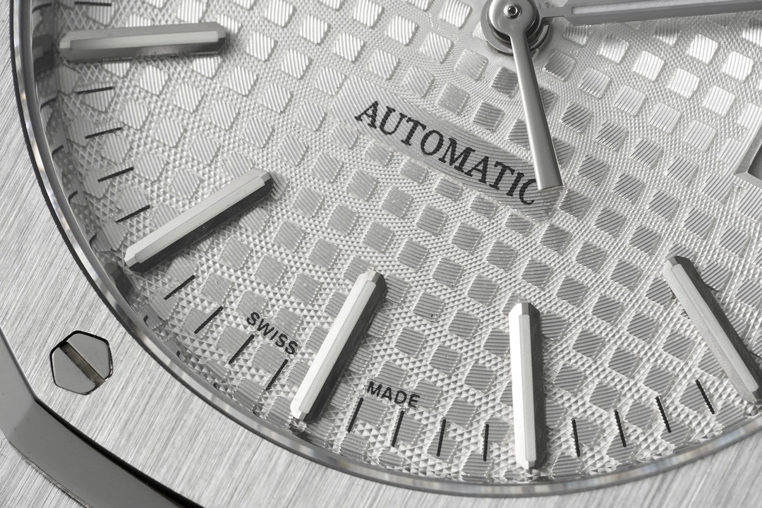 Audemars Piguet Royal Oak 15400V2 version