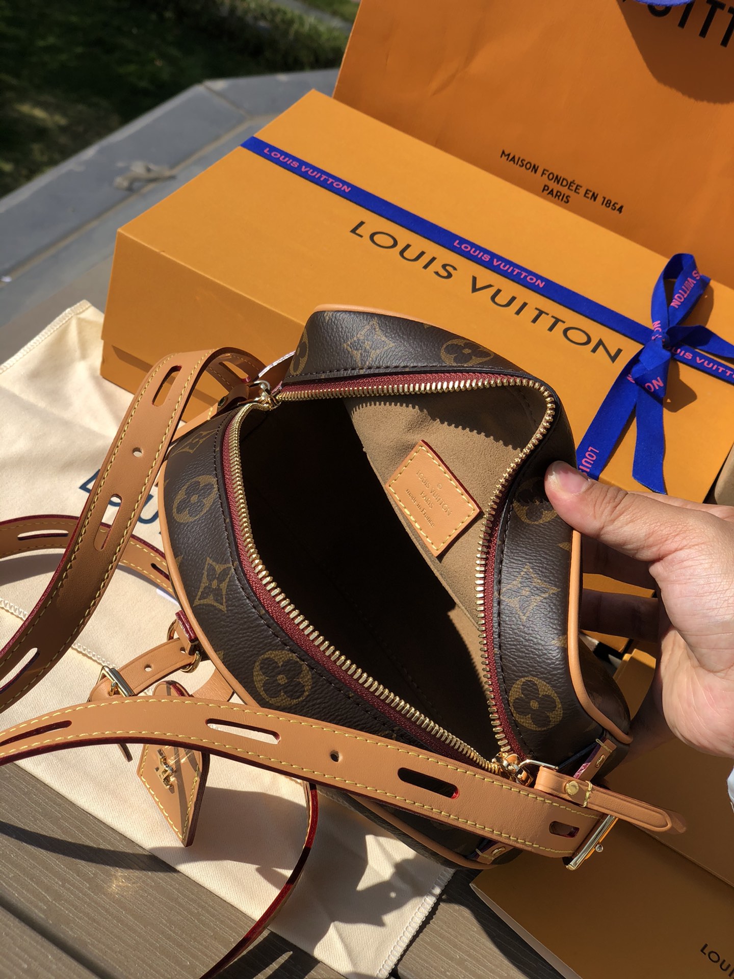 LV164714 bag