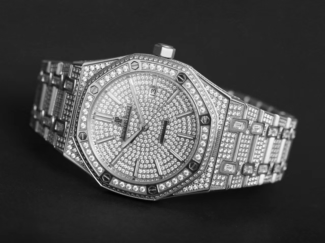 Royal Oak series 15452 couple's new model filled with star diamonds