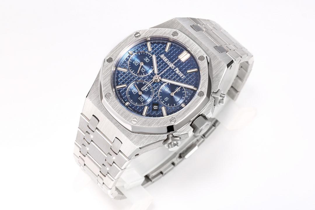 The new 26240 chronograph in the Audemars Piguet Royal Oak series