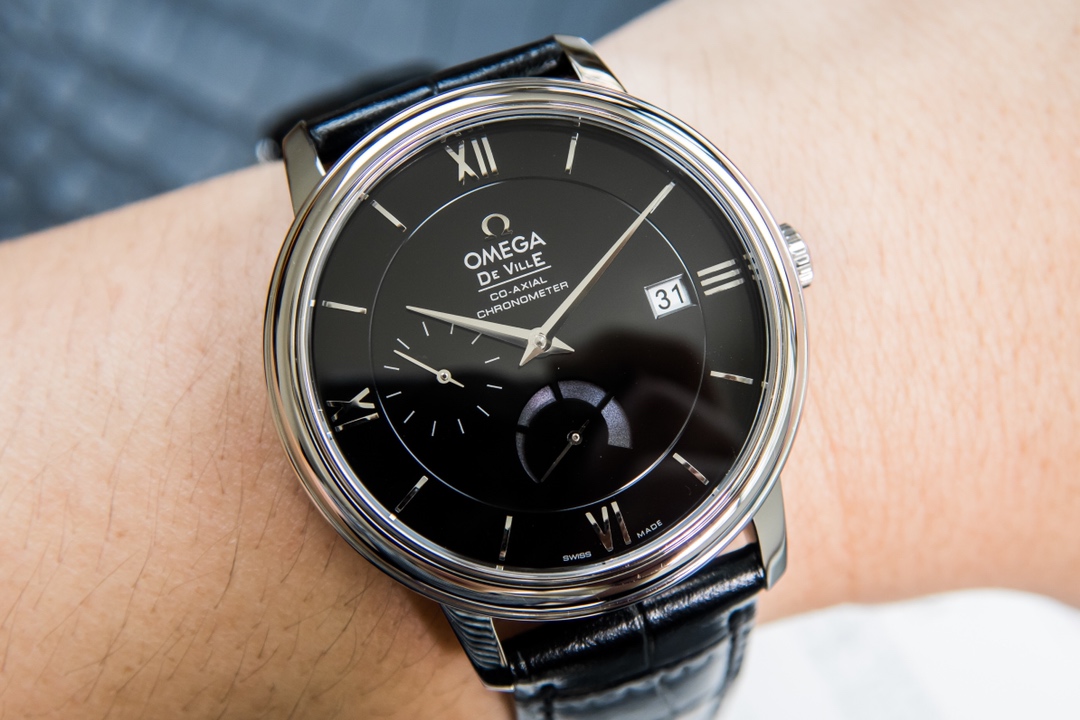 Omega Kinetic Die Fei is equipped with 2824