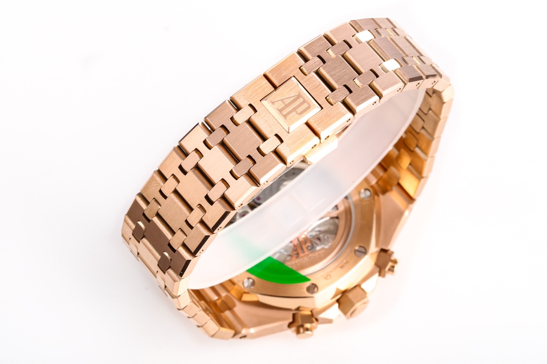 The new 26240 chronograph in the Audemars Piguet Royal Oak series