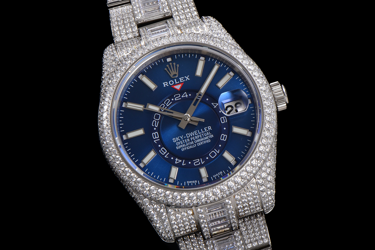 The Rolex Sky-Dweller. Sky-Dweller customized version shines655981