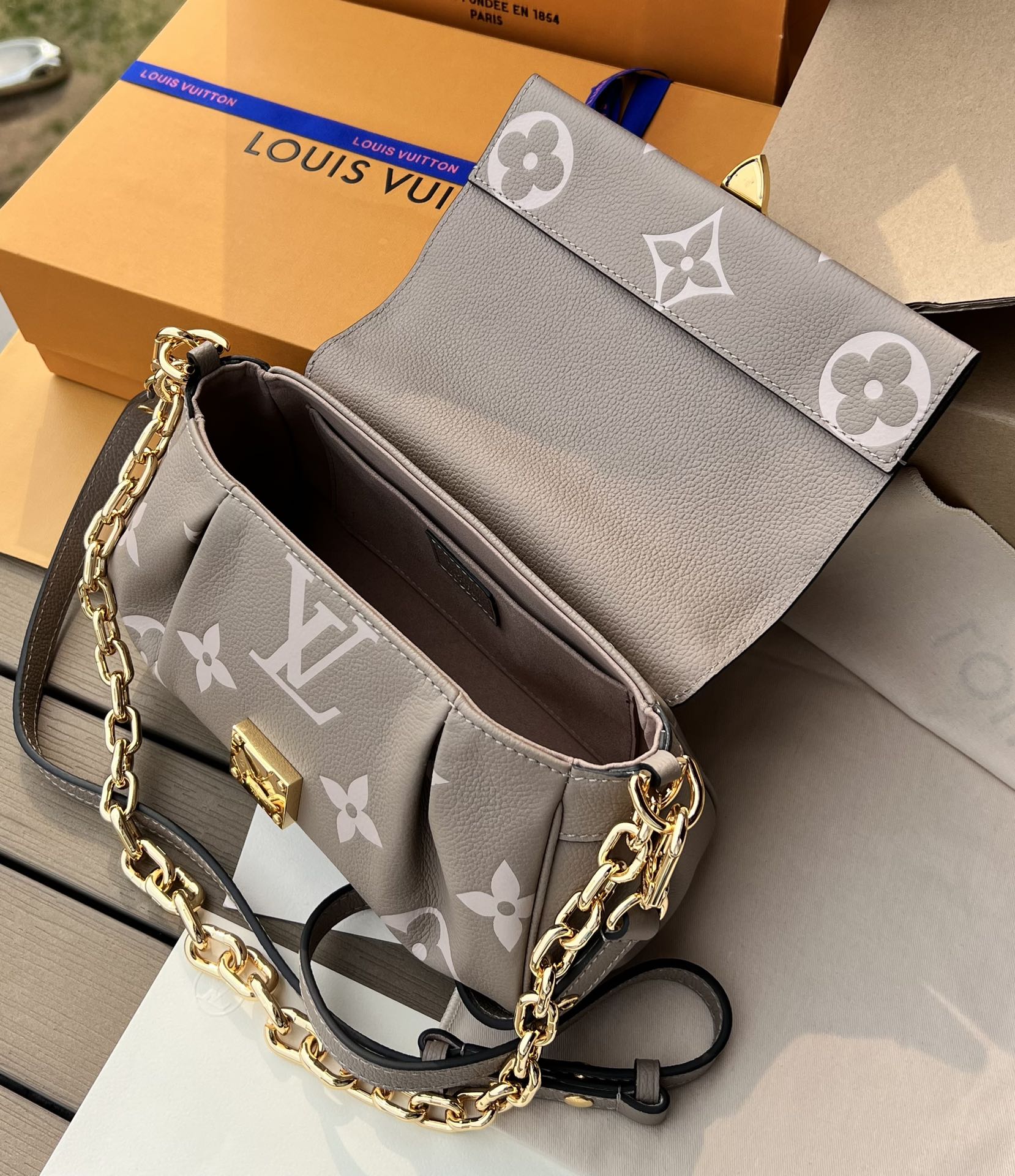 LV164827 bag