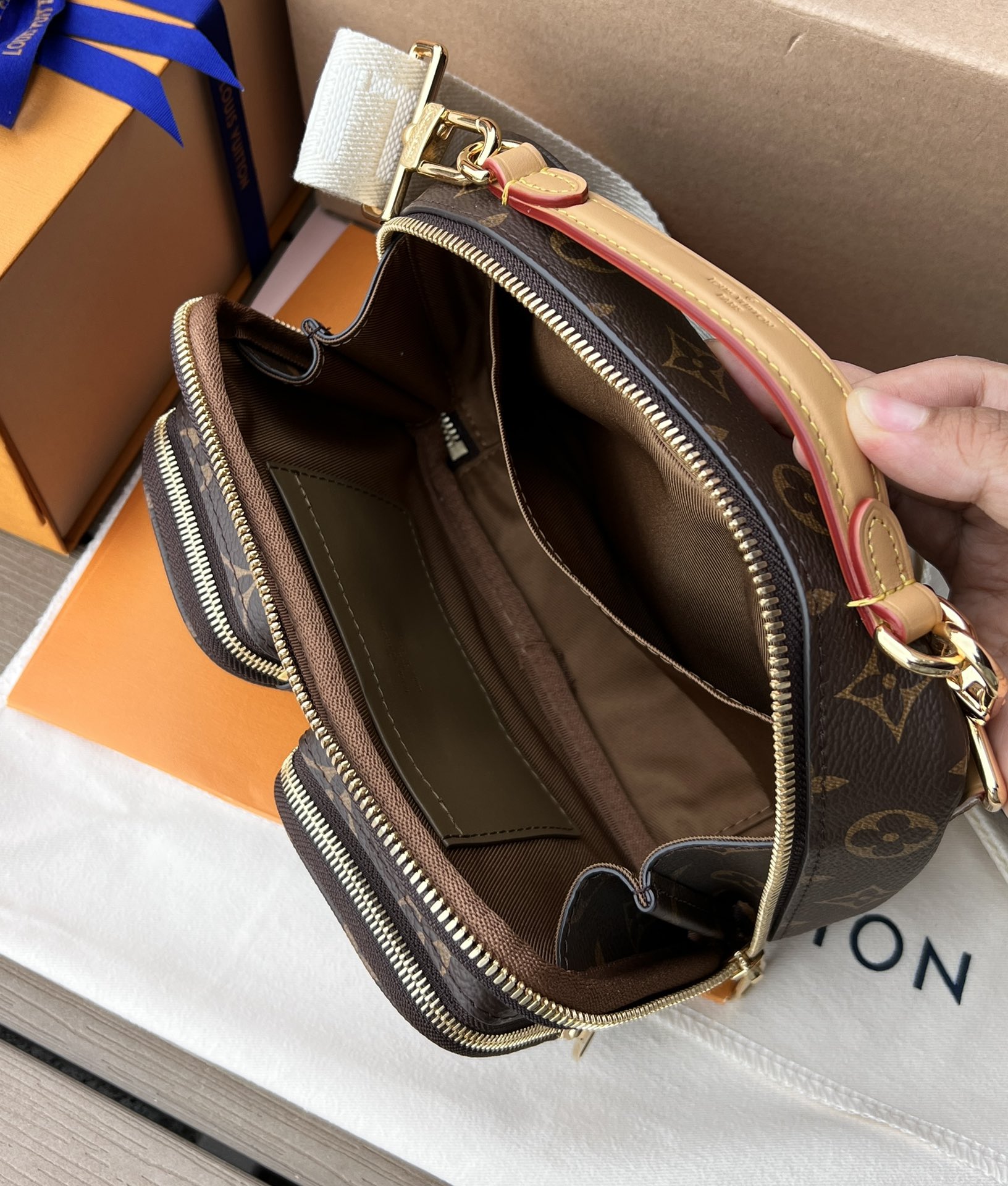 LV165011 bag