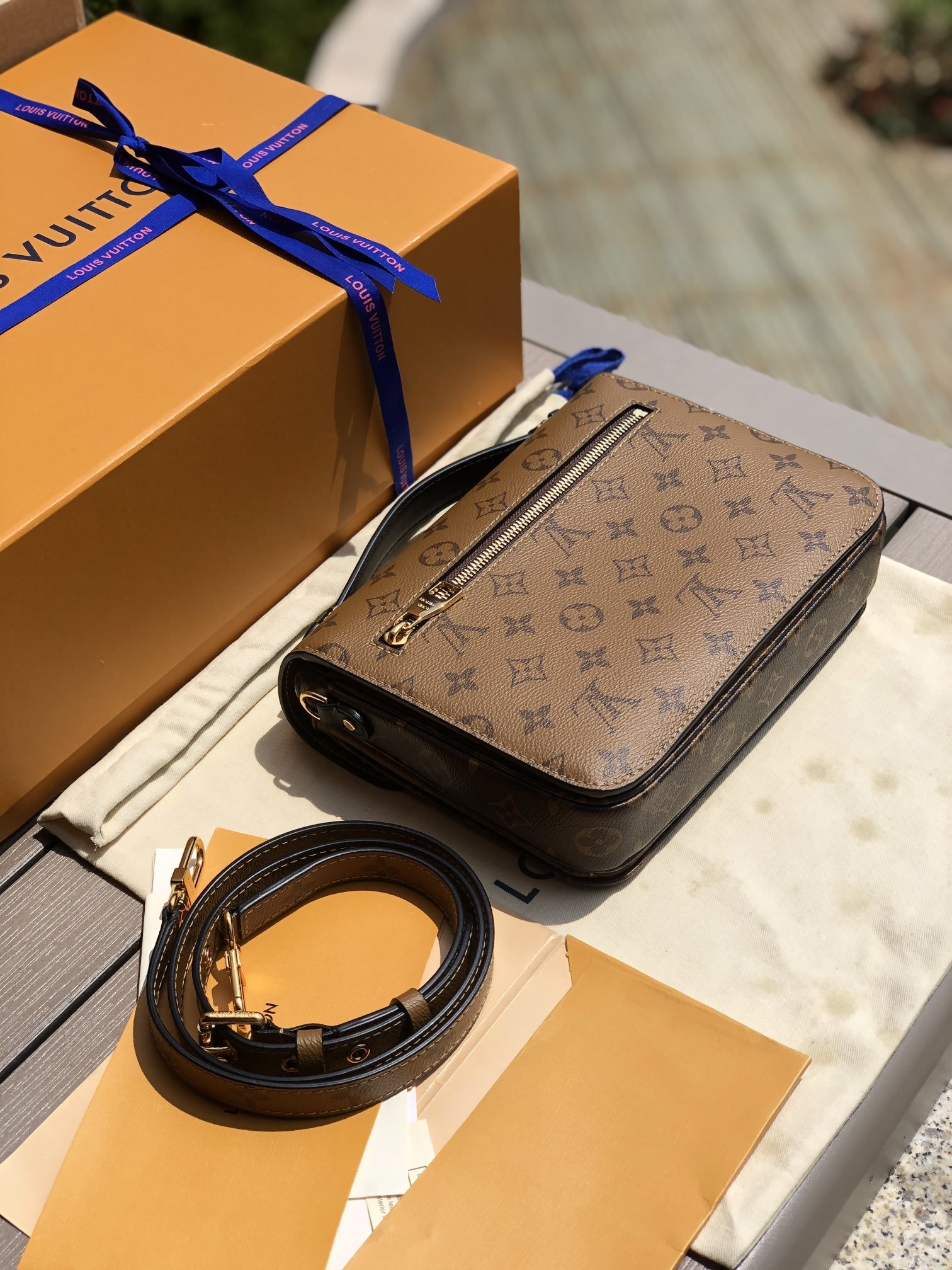 LV 163854 bag