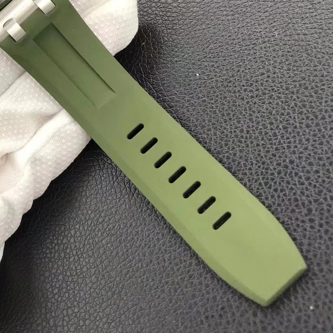 Audemars Piguet diving watch - new Audemars Piguet 15720! Watch size 42mmX14.2!