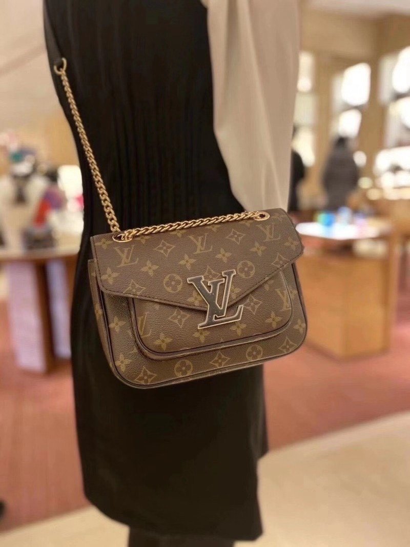 LV M45592 bag