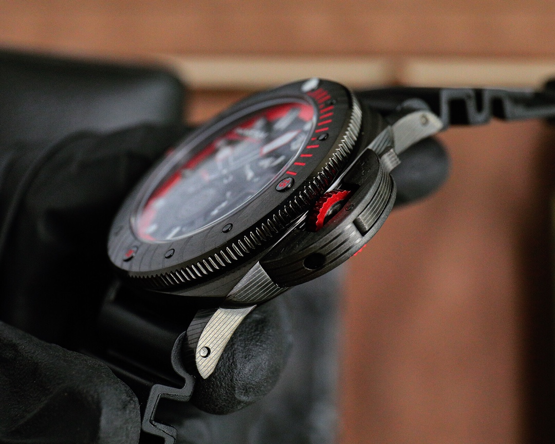 Panerai's new SUBMERSIBLE BMG-TECH™ ─ 47 mm