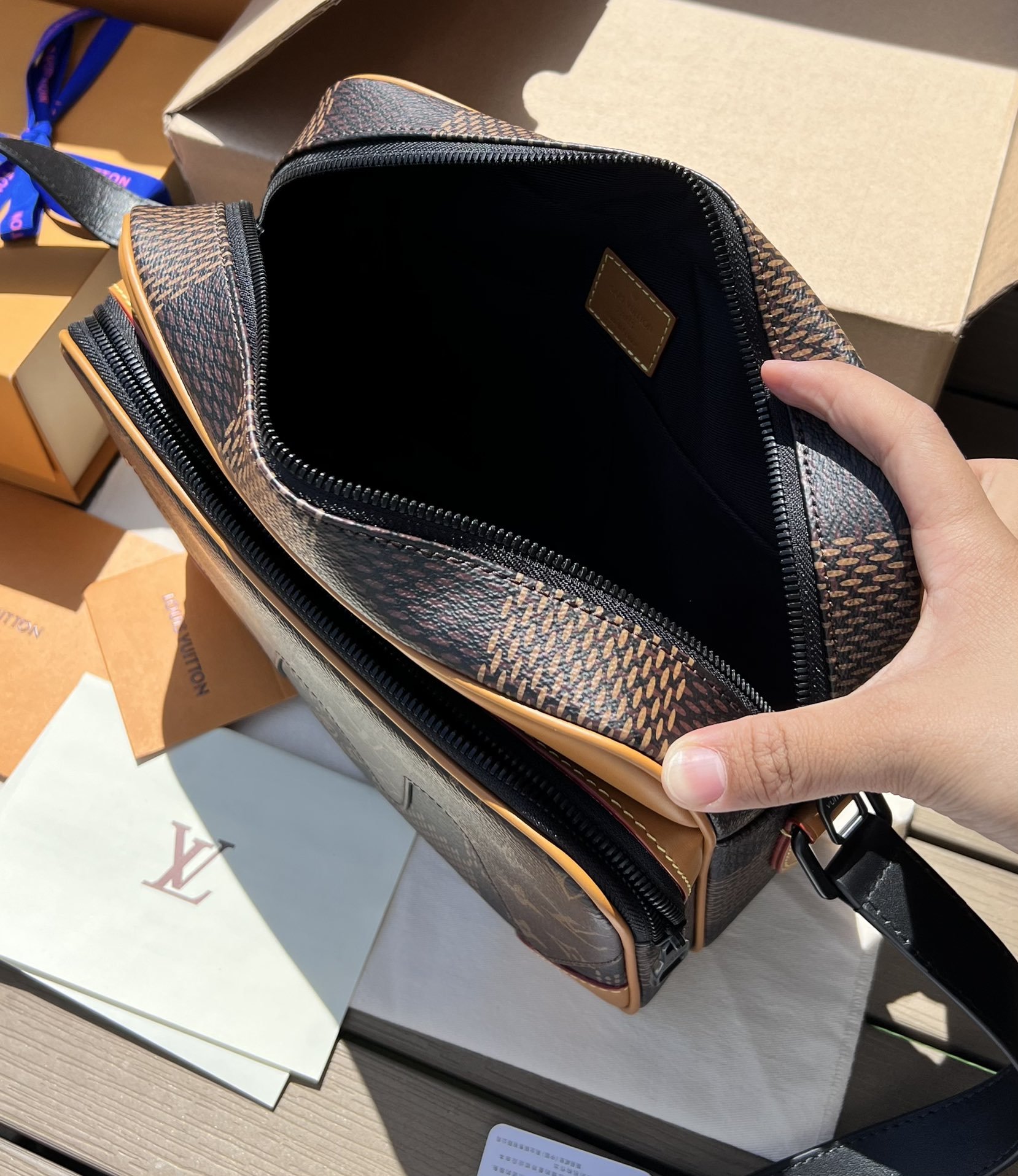LV164421 bag