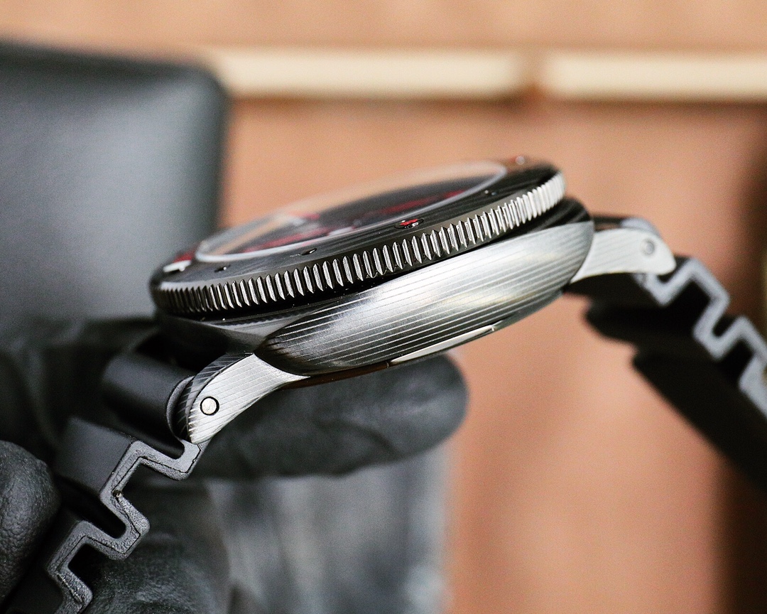 Panerai's new SUBMERSIBLE BMG-TECH™ ─ 47 mm