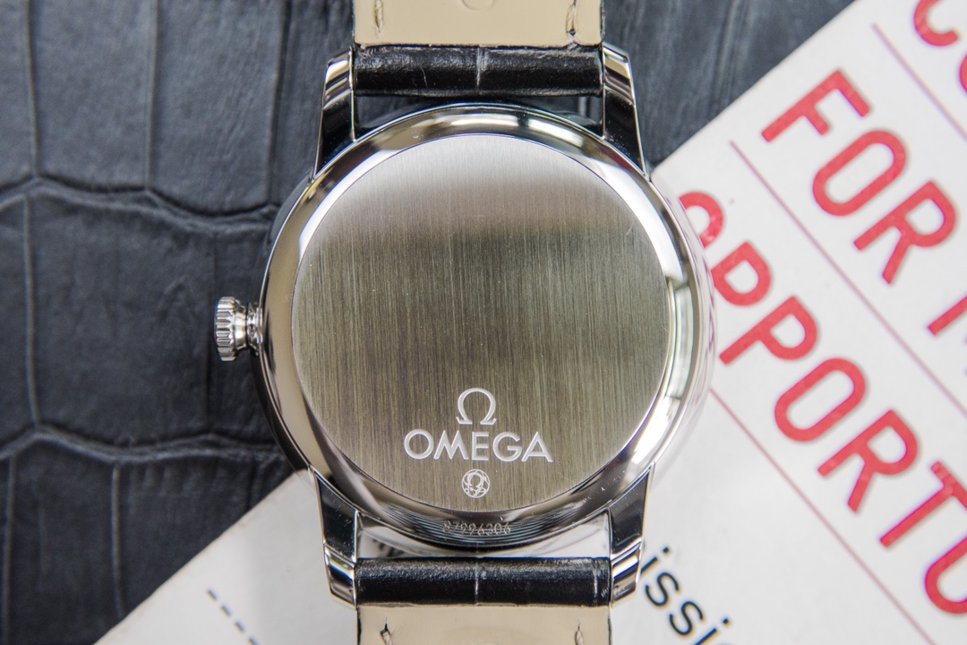 Omega Kinetic Die Fei is equipped with 2824