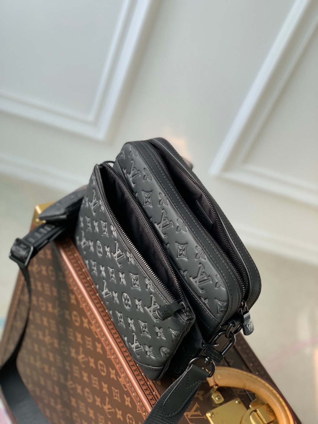 LV M46602 bag