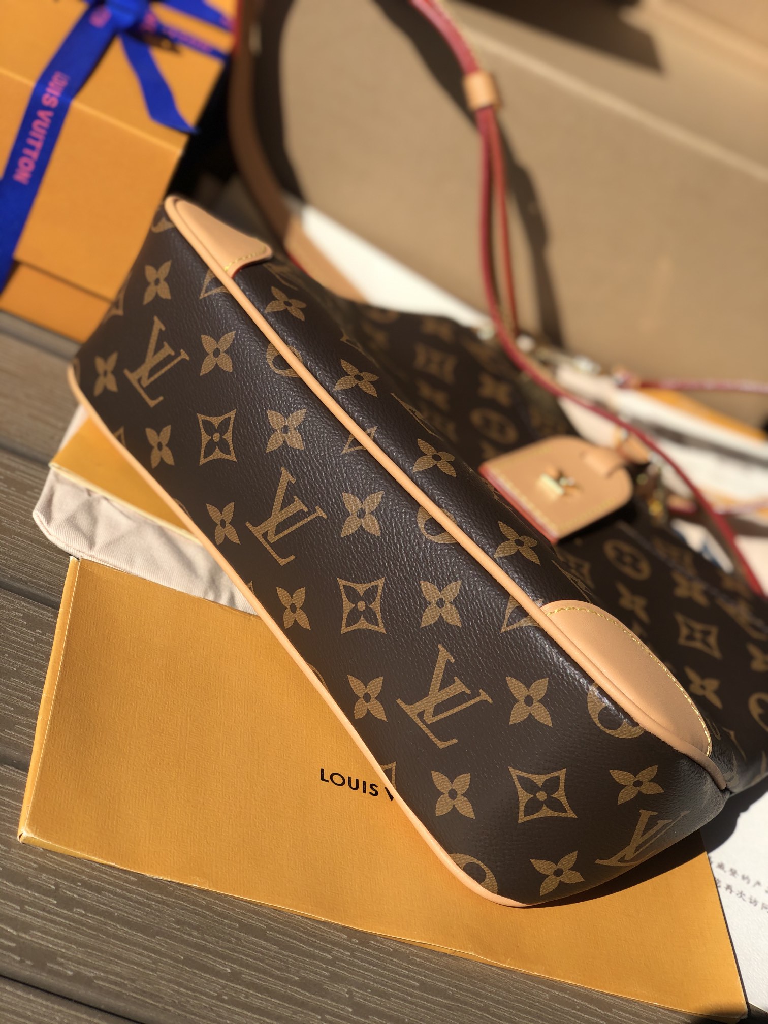 LV164747 bag