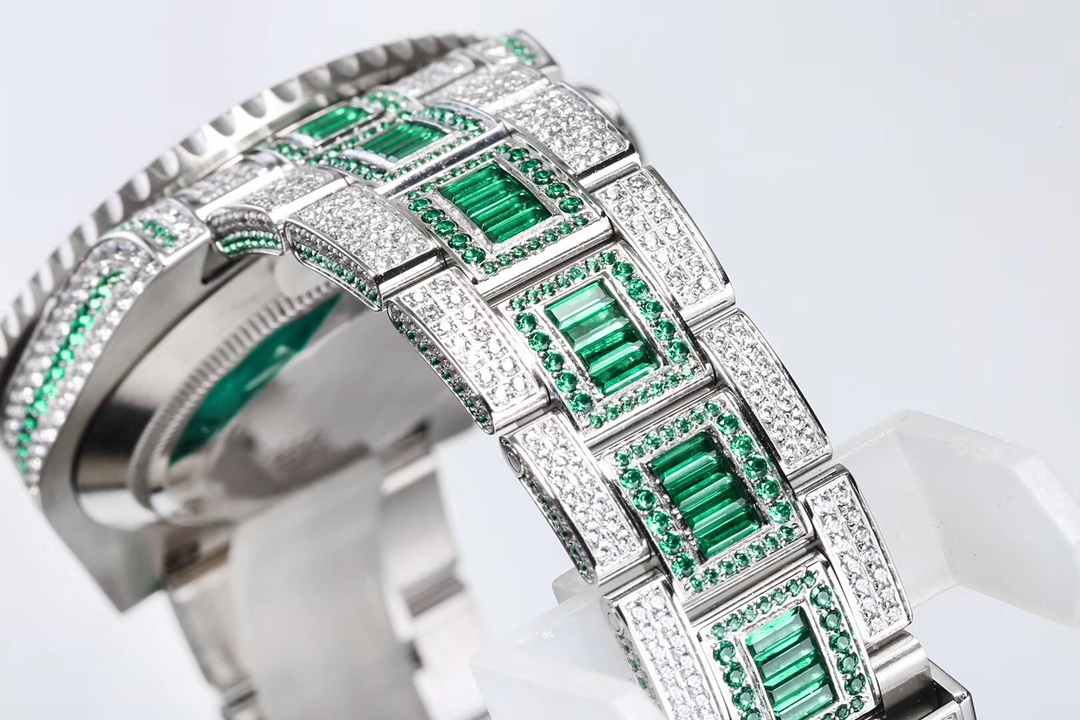 The new Rolex Submariner series full diamond customized version