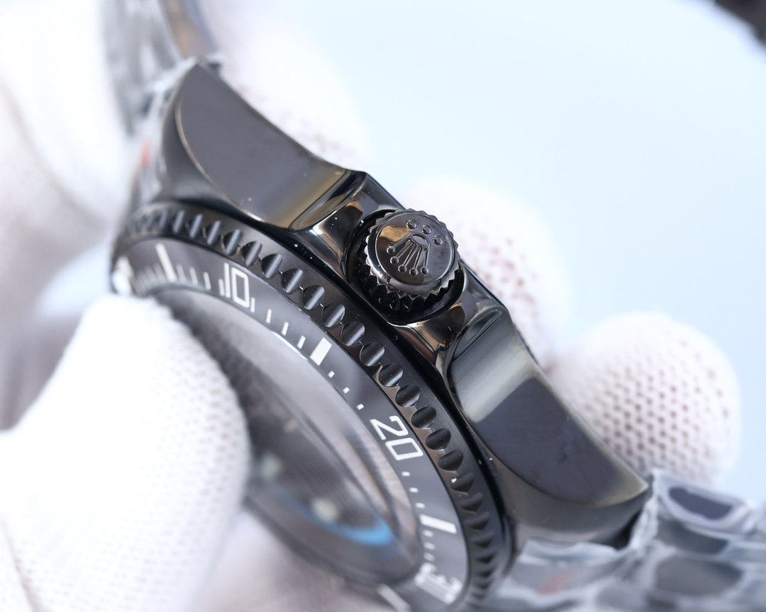 The Supreme Ghost King dares to try and create a new trend - 44mm diameter! !