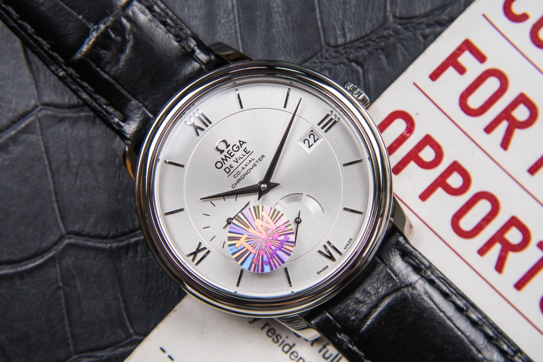 Omega Kinetic Die Fei is equipped with 2824